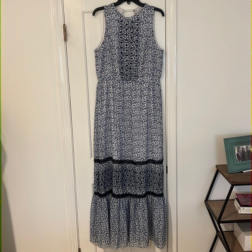 Super cute Maxi dress! 💙